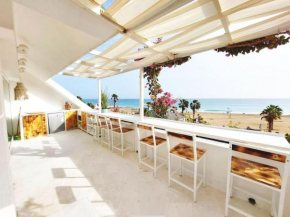 Beach penthouse 12p, Fiber WiFi, 2 rooftopbars, 2 outdoor kitchens, outdoor shower, spectacular 180 degrees ocean view!